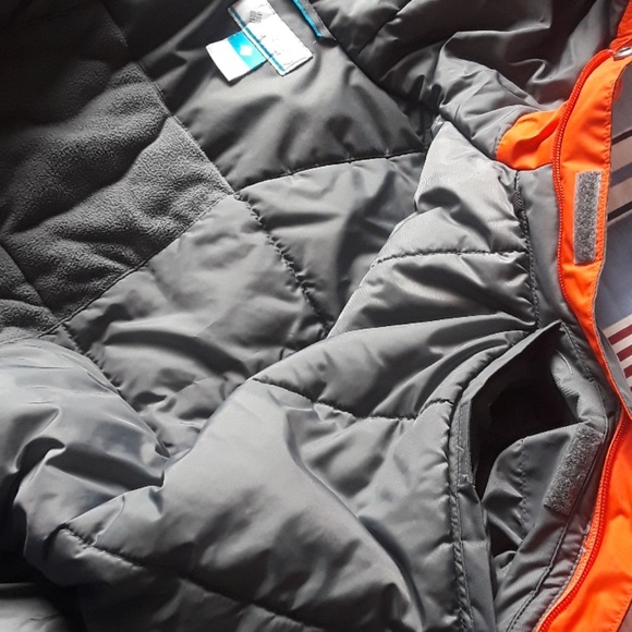 SIZE L. COLUMBIA hooded puffer jacket. - Picture 8 of 8